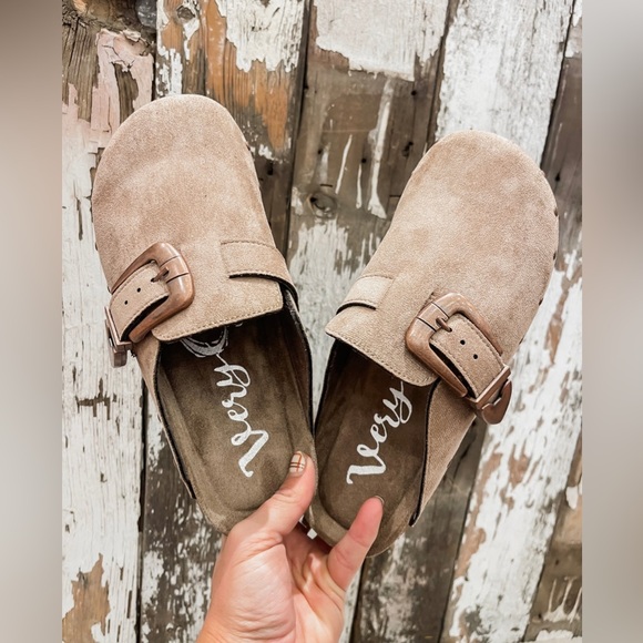 NIB Very G Boston Vegan Suede Light Taupe Western Belt Buckle Clogs Slides - Picture 2 of 3